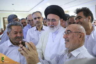 شور و شعف زائران از دیدارو گفتگو با سرپرست حجاج ایرانی 7