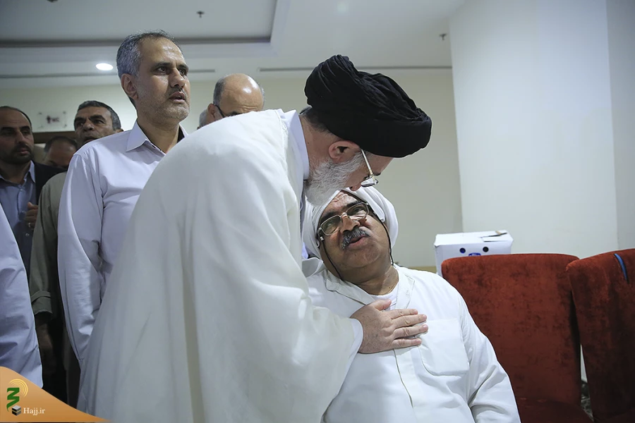 شور و شعف زائران از دیدارو گفتگو با سرپرست حجاج ایرانی 8