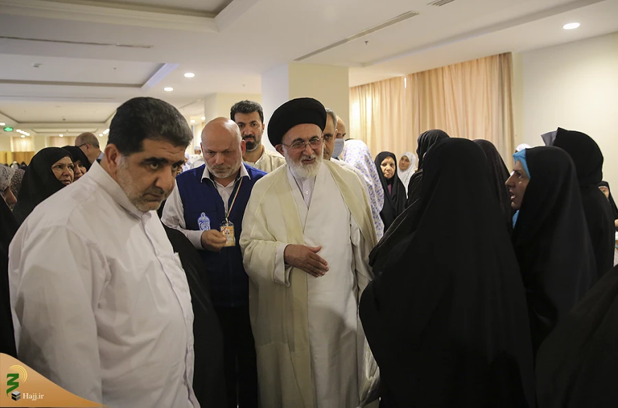 شور و شعف زائران از دیدارو گفتگو با سرپرست حجاج ایرانی 9