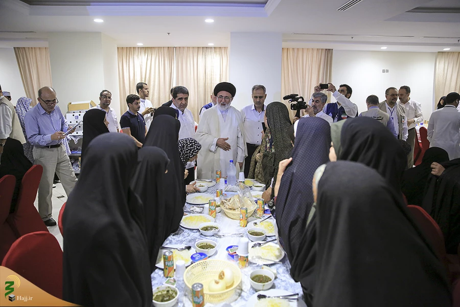 شور و شعف زائران از دیدارو گفتگو با سرپرست حجاج ایرانی 10