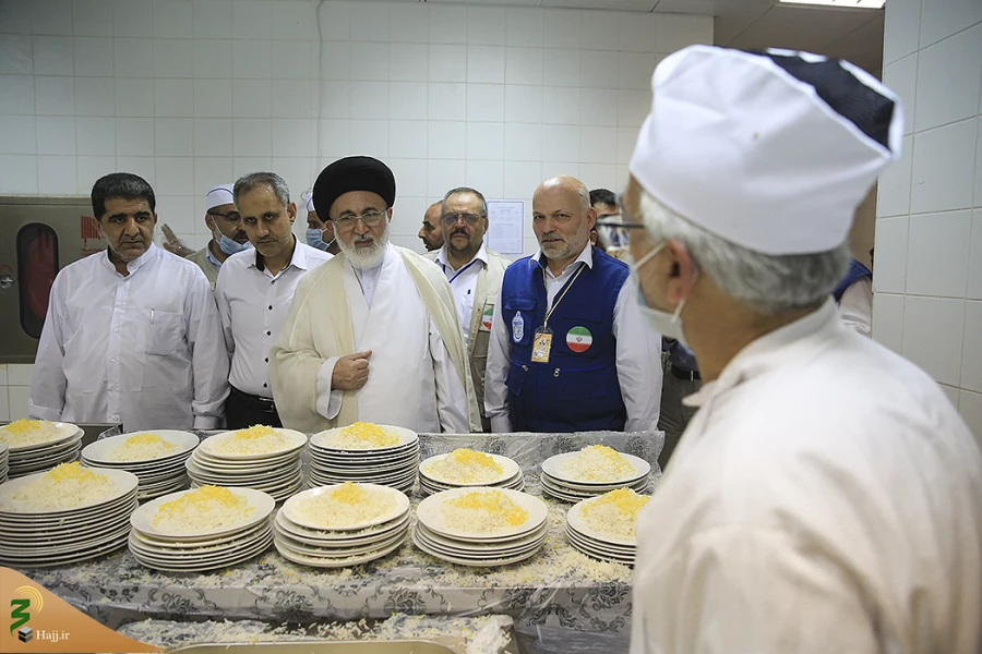 شور و شعف زائران از دیدارو گفتگو با سرپرست حجاج ایرانی 11