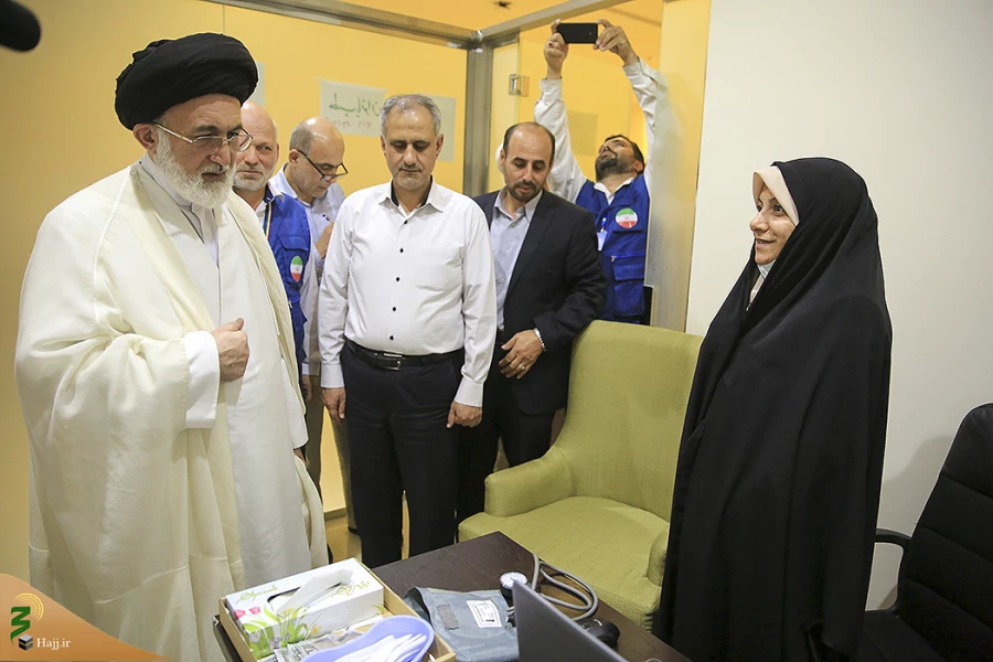 شور و شعف زائران از دیدارو گفتگو با سرپرست حجاج ایرانی 13