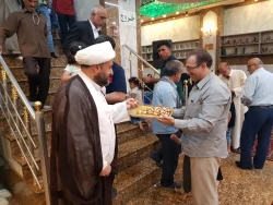 کتیبه نوح (ع) که روی آن نام «پنج تن آل‌عبا» است 

خطیب بعثه مقام معظم رهبری در کربلا در جمع زائرین ایرانی در حرم امام حسین(ع) گفت:دولت روس در 27 فوریه سال 1953 میلادی کمیته ای تشکیل داد که اعضای آن باستان شناسان و استادان شناخت زبانهای عهد عتیق بودند وب