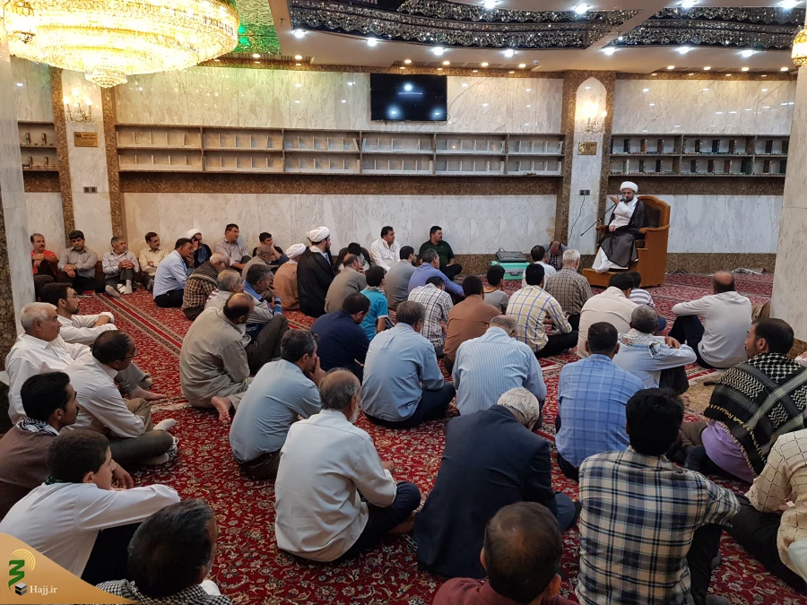 کتیبه نوح (ع) که روی آن نام «پنج تن آل‌عبا» است 

خطیب بعثه مقام معظم رهبری در کربلا در جمع زائرین ایرانی در حرم امام حسین(ع) گفت:دولت روس در 27 فوریه سال 1953 میلادی کمیته ای تشکیل داد که اعضای آن باستان شناسان و استادان شناخت زبانهای عهد عتیق بودند وب