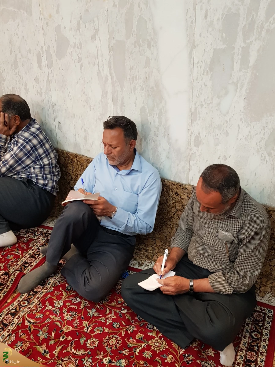 تفسیر آیه "کهیعص" از زبان امام زمان(عج)

خطیب بعثه مقام معظم رهبری در کربلا در جمع زائرین ایرانی در سرداب علقمی گفت: درحدیث شریف ملاقات سعد بن عبدالله قمی با امام حسن عسکری (علیه السلام)آمده است, سعدبن عبدالله : تأویل «کهیعص» را از امام زمان(عج) سؤال کر
