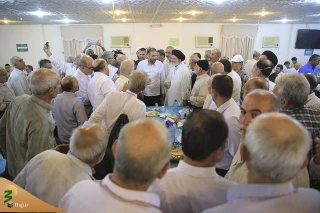 دیدار صمیمانه سرپرست حجاج ایرانی با صدها تن از زائران ایرانی در مکه - فیلم