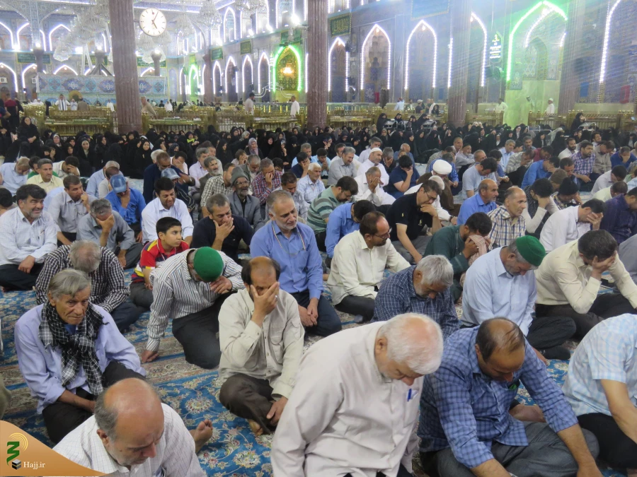 بدن غلام سیاه امام حسین(ع) مثل ماه می درخشیدوخوشبوبود

خطیب بعثه مقام معظم رهبری در کربلا در جمع زائرین ایرانی در حرم امام حسین(ع) از برکت دعاى حضرت سیدالشهدا(ع)روى غلام مانند ماه تمام درخشیدن گرفت و بوى عطر از وى به مشام رسید. چنانکه وقتى بدن او را بعد