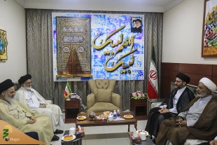 دیدار یادگار شهید محراب با سرپرست حجاج ایرانی درمکه 2
