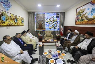دیدار یادگار شهید محراب با سرپرست حجاج ایرانی درمکه 3
