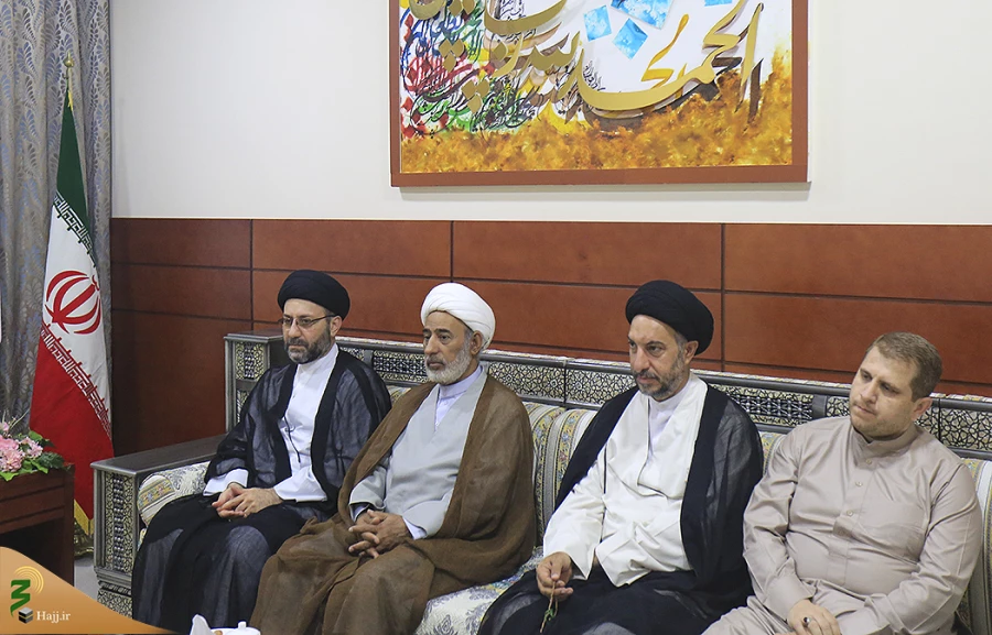 دیدار یادگار شهید محراب با سرپرست حجاج ایرانی درمکه 4