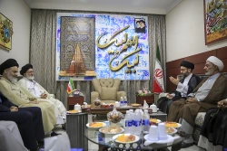 دیدار یادگار شهید محراب با سرپرست حجاج ایرانی درمکه 7