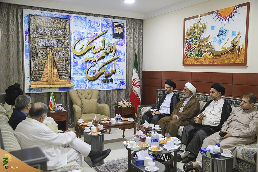دیدار یادگار شهید محراب با سرپرست حجاج ایرانی درمکه 11