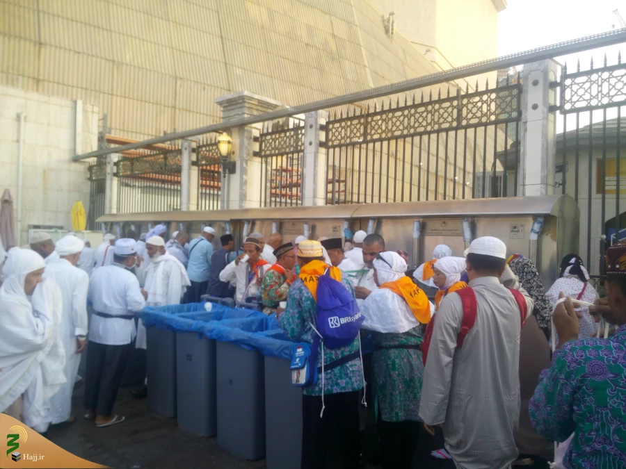 آب زمزم بهترین سوغات حج ، بهترین نوشیدنی جهان 4