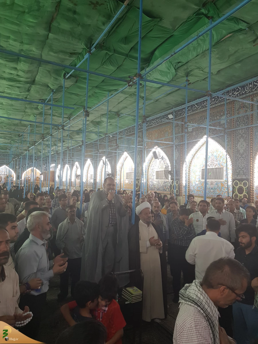 نوای روح بخش دعای کمیل در خیمه گاه حسینی

مراسم باشکوه دعای کمیل با حضور پرشور زائران اباعبدالله الحسین(ع) در خیمه گاه حسینی برگزار شد. 11
