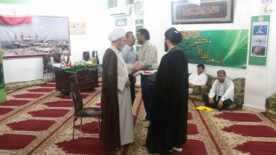 تقدیر از آزادگان سرافراز و خادم زائران در کاظمین

به مناسبت فرا رسیدن سالروز ورود سرافرازانه  آزادگان به میهن عزیز اسلامی، طی مراسمی با حضور مسئول بعثه مقام معظم رهبری در کاظمین و کارکنان ستاد شمسا، از آزادگان حاضر در ستاد با اهدای هدایایی تقدیر به عمل 