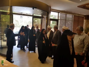 استقبال باشکوه از ورود اولین کاروان دانشگاهی به کربلا 

اولین کاروان دانشگاهیان در نوزدهمین دوره در بدو ورود به کربلا مورد استقبال گرم مسئول بعثه مقام معظم رهبری در کربلا و دیگر مسئولان قرار گرفتند. 5