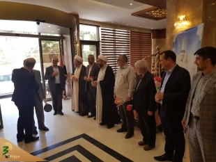 استقبال باشکوه از ورود اولین کاروان دانشگاهی به کربلا 

اولین کاروان دانشگاهیان در نوزدهمین دوره در بدو ورود به کربلا مورد استقبال گرم مسئول بعثه مقام معظم رهبری در کربلا و دیگر مسئولان قرار گرفتند. 7