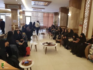 استقبال باشکوه از ورود اولین کاروان دانشگاهی به کربلا 

اولین کاروان دانشگاهیان در نوزدهمین دوره در بدو ورود به کربلا مورد استقبال گرم مسئول بعثه مقام معظم رهبری در کربلا و دیگر مسئولان قرار گرفتند. 8