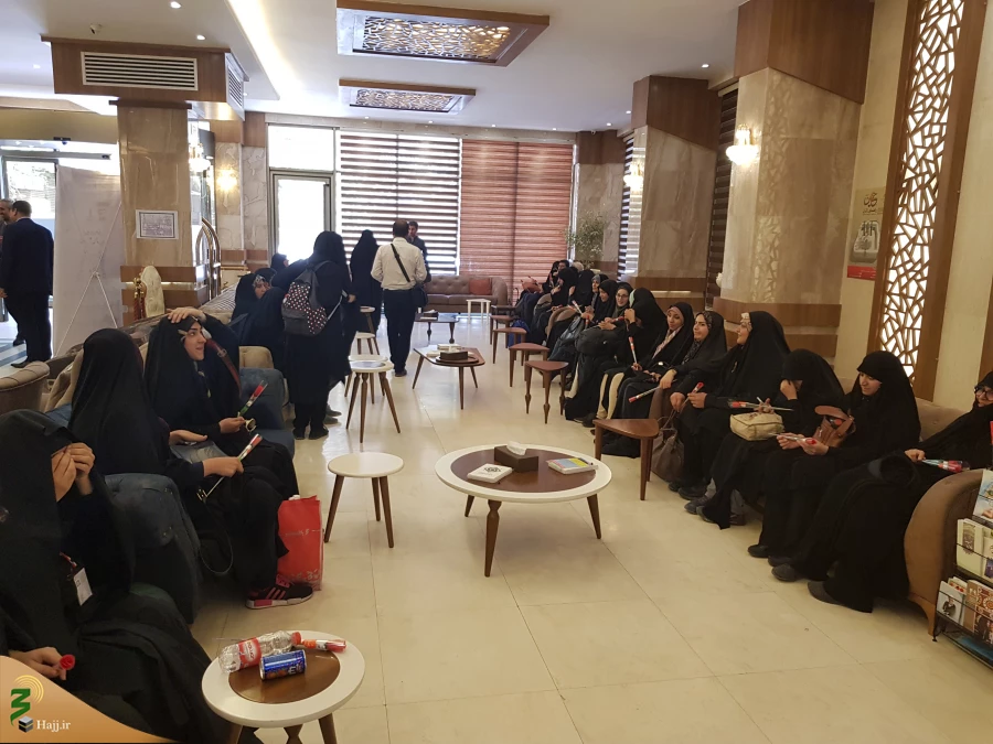 استقبال باشکوه از ورود اولین کاروان دانشگاهی به کربلا 

اولین کاروان دانشگاهیان در نوزدهمین دوره در بدو ورود به کربلا مورد استقبال گرم مسئول بعثه مقام معظم رهبری در کربلا و دیگر مسئولان قرار گرفتند. 8