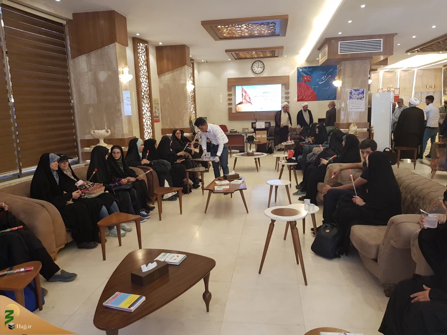 استقبال باشکوه از ورود اولین کاروان دانشگاهی به کربلا 

اولین کاروان دانشگاهیان در نوزدهمین دوره در بدو ورود به کربلا مورد استقبال گرم مسئول بعثه مقام معظم رهبری در کربلا و دیگر مسئولان قرار گرفتند. 9