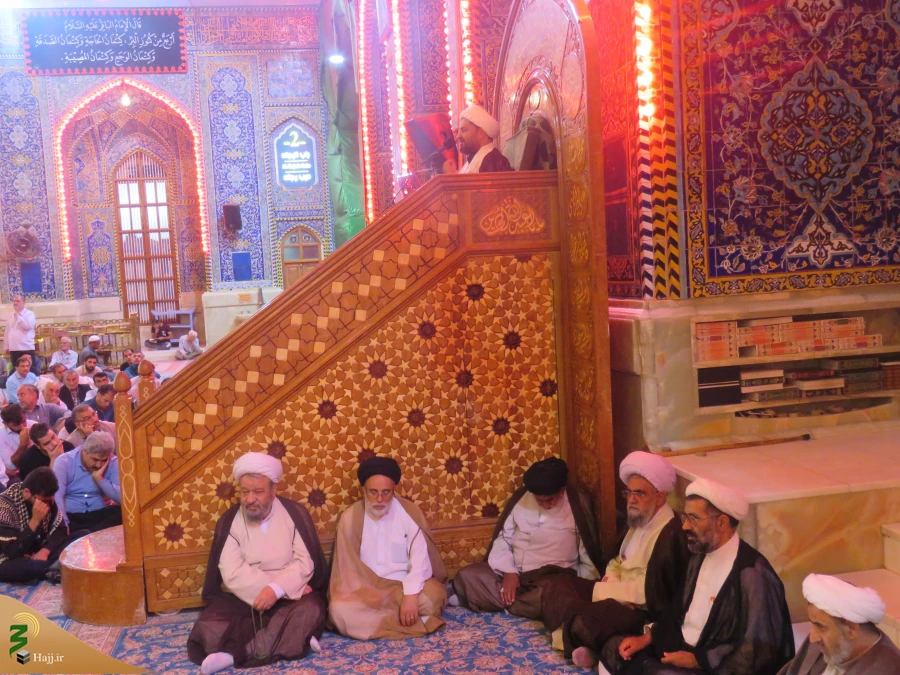 آرامش هانری کربن مسیحی با ذکر"یا باقر" و"یا صادق"

در روز شهادت جانسوز امام محمد باقر(ع)زائران ایرانی در حرم سیدالشهدا(ع)در مراسم بعثه مقام معظم رهبری حاضر شده و به سوگواری پرداختند. 7