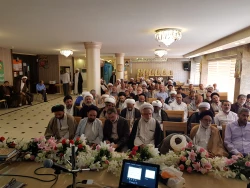 کریمانه ترین سفره معرفتی خداوند در روز عرفه

مسئول دفترنمایندگی بعثه مقام معظم رهبری درعراق گفت: ثواب زیارت امام حسین(ع) را در روز عرفه معادل یک میلیون حج با امام عصر(عج) ویک میلیون عمره با پیامبر ویک میلیون بنده درراه خدا آزاد کردن ویک میلیون اسب سوار 