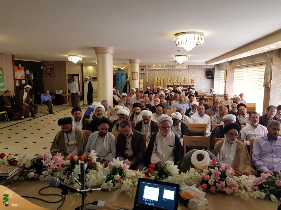 کریمانه ترین سفره معرفتی خداوند در روز عرفه

مسئول دفترنمایندگی بعثه مقام معظم رهبری درعراق گفت: ثواب زیارت امام حسین(ع) را در روز عرفه معادل یک میلیون حج با امام عصر(عج) ویک میلیون عمره با پیامبر ویک میلیون بنده درراه خدا آزاد کردن ویک میلیون اسب سوار 