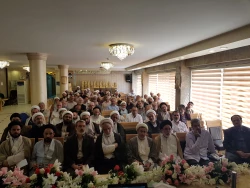 کریمانه ترین سفره معرفتی خداوند در روز عرفه

مسئول دفترنمایندگی بعثه مقام معظم رهبری درعراق گفت: ثواب زیارت امام حسین(ع) را در روز عرفه معادل یک میلیون حج با امام عصر(عج) ویک میلیون عمره با پیامبر ویک میلیون بنده درراه خدا آزاد کردن ویک میلیون اسب سوار 