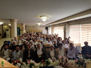 کریمانه ترین سفره معرفتی خداوند در روز عرفه

مسئول دفترنمایندگی بعثه مقام معظم رهبری درعراق گفت: ثواب زیارت امام حسین(ع) را در روز عرفه معادل یک میلیون حج با امام عصر(عج) ویک میلیون عمره با پیامبر ویک میلیون بنده درراه خدا آزاد کردن ویک میلیون اسب سوار 