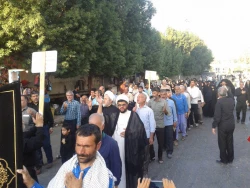 برگزاری موکب امام رضا در روز شهادت امام باقر علیه السلام در کاظمین

به مناسبت شهادت حضرت امام باقر علیهما السلام زائرین ایرانی امامین جوادین(ع) در قالب موکب امام رضا در کاظمین عزاداری کردند. 3