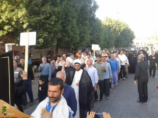 برگزاری موکب امام رضا در روز شهادت امام باقر علیه السلام در کاظمین

به مناسبت شهادت حضرت امام باقر علیهما السلام زائرین ایرانی امامین جوادین(ع) در قالب موکب امام رضا در کاظمین عزاداری کردند. 3