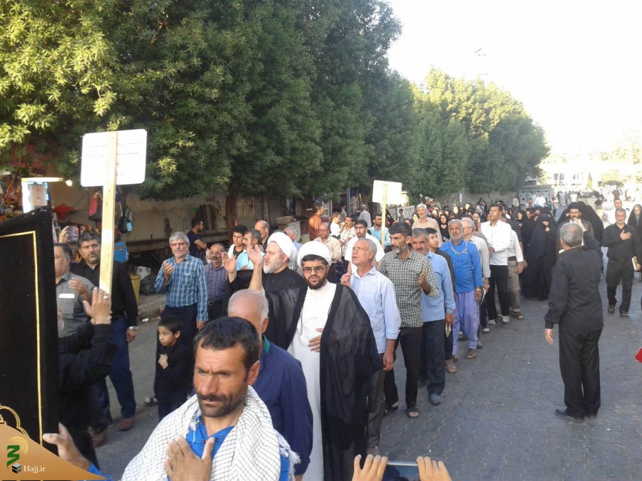 برگزاری موکب امام رضا در روز شهادت امام باقر علیه السلام در کاظمین

به مناسبت شهادت حضرت امام باقر علیهما السلام زائرین ایرانی امامین جوادین(ع) در قالب موکب امام رضا در کاظمین عزاداری کردند. 3
