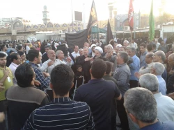برگزاری موکب امام رضا در روز شهادت امام باقر علیه السلام در کاظمین

به مناسبت شهادت حضرت امام باقر علیهما السلام زائرین ایرانی امامین جوادین(ع) در قالب موکب امام رضا در کاظمین عزاداری کردند. 8