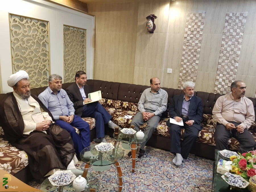 حضور زائران ایرانی نجف دردعای عرفه کربلا

درجلسه ویژه مراسم روز عرفه، که در دفتر بعثه مقام معظم رهبری در عراق، با حضور نماینده حج و زیارت و رئیس ستاد عملیات شمسا و مسئولین امن و هیات پزشکی تشکیل شد و مصوب شد زائران ایرانی مستقر درنجف اشرف دردعای عرفه کر