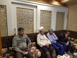 حضور زائران ایرانی نجف دردعای عرفه کربلا

درجلسه ویژه مراسم روز عرفه، که در دفتر بعثه مقام معظم رهبری در عراق، با حضور نماینده حج و زیارت و رئیس ستاد عملیات شمسا و مسئولین امن و هیات پزشکی تشکیل شد و مصوب شد زائران ایرانی مستقر درنجف اشرف دردعای عرفه کر