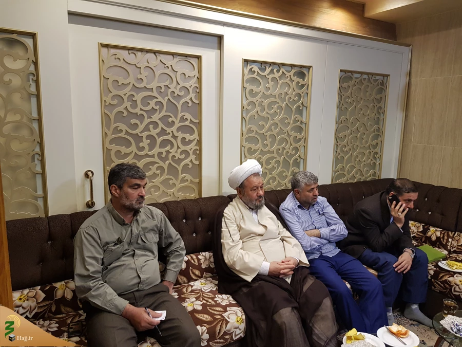 حضور زائران ایرانی نجف دردعای عرفه کربلا

درجلسه ویژه مراسم روز عرفه، که در دفتر بعثه مقام معظم رهبری در عراق، با حضور نماینده حج و زیارت و رئیس ستاد عملیات شمسا و مسئولین امن و هیات پزشکی تشکیل شد و مصوب شد زائران ایرانی مستقر درنجف اشرف دردعای عرفه کر