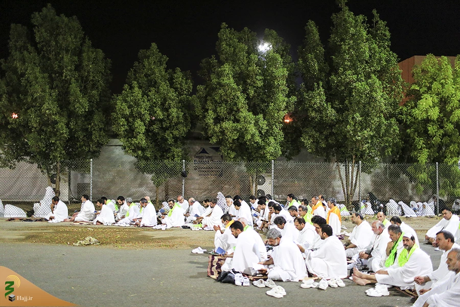 درک اسرار عرفات در شب نهم ذیحجه ؛ زائران بیت الله الحرام شب عرفه را با مناجات و دعا به صبح رساندند 24