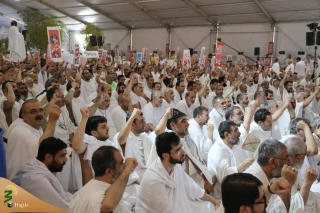 الحجاج يؤدون مراسم البراءة من المشركين على صعيد عرفات