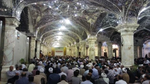 عزاداری به مناسبت شهادت حضرت امام باقر علیه السلام در حرم امیرالمومنین از سوی بعثه مقام معظم رهبری در نجف اشرف 

همزمان با هفتم ذی الحجه مجلس عزای امام باقر علیه السلام در صحن حضرت زهرا سلام الله علیها با شرکت گسترده و پر شور زائران علوی وبا حضور حجت ال