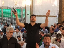 برگزاری دعای پرفیض عرفه در سرداب حرم حضرت عباس(ع)

دعای عرفه امام حسین علیه السلام با حضور جمع کثیری از زائران و نماینده بعثه مقام معظم رهبری در سرداب حرم حضرت عباس(ع)برگزار شد. 4