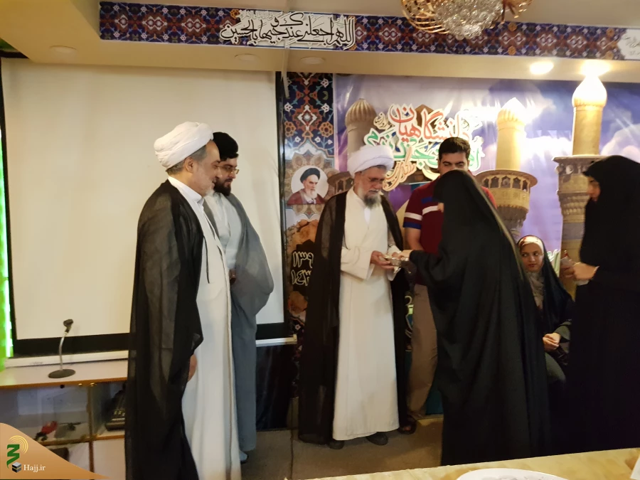 دانشجویان زایرکربلا دانشگاهها را به عطرفرهنگ حسینی خوشبو می کنند

مسئول دفترنمایندگی بعثه مقام معظم رهبری درعراق از دانشجویان خواست خود را دراین سفر بیمه  معنوی کنند وعطر فرهنگ حسینی را دردانشگاهها منتشر نمایند ودانشگاهها را با عطر فرهنگ حسینی خوشبو ساز