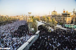 اقامه نماز عید قربان با حضور میلیونی زائرین در بین الحرمین کربلا 3