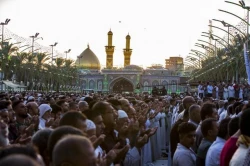 اقامه نماز عید قربان با حضور میلیونی زائرین در بین الحرمین کربلا 9