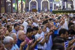 اقامه نماز عید قربان با حضور میلیونی زائرین در بین الحرمین کربلا 10