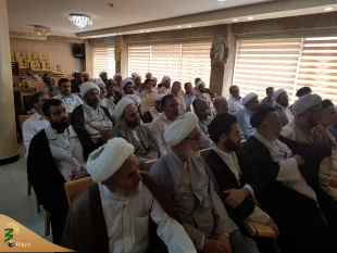 رسد آدمی به جایی که به جز خدا نبیند

مسئول دفترنمایندگی بعثه مقام معظم رهبری درعراق گفت: به امام حسین(ع)پسر سدره المنتهی گفتند زیرا فرزند پیامبری است که درمعراج به سدره المنتهی رسید آنجایی که فرشتگان را توان ورود نبود وبالاترین مقام سعود بشریت است. 3
