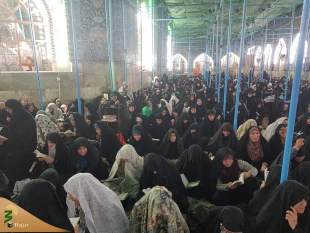 ندای لبیک یا حسین (ع) طنین انداز خیمه گاه حسینی شد

زائران ایرانی حاضر درکربلای معلی با حضور در خیمه‌گاه حسینی و برپایی دعای ملکوتی و  باشکوه کمیل ندای لبیک یا حسین(ع) سر دادند. 2