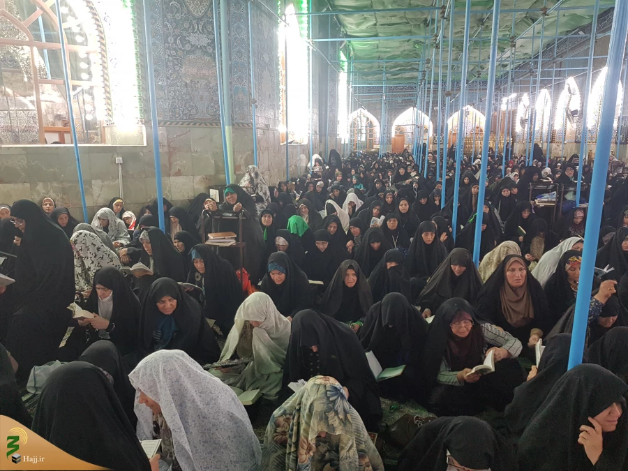 ندای لبیک یا حسین (ع) طنین انداز خیمه گاه حسینی شد

زائران ایرانی حاضر درکربلای معلی با حضور در خیمه‌گاه حسینی و برپایی دعای ملکوتی و  باشکوه کمیل ندای لبیک یا حسین(ع) سر دادند. 2