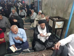 ندای لبیک یا حسین (ع) طنین انداز خیمه گاه حسینی شد

زائران ایرانی حاضر درکربلای معلی با حضور در خیمه‌گاه حسینی و برپایی دعای ملکوتی و  باشکوه کمیل ندای لبیک یا حسین(ع) سر دادند. 2