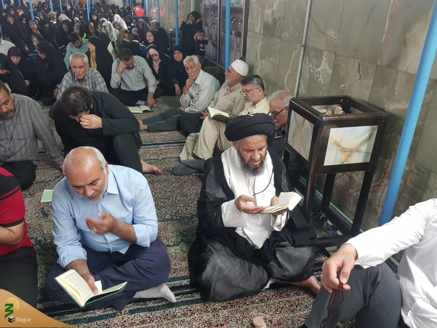ندای لبیک یا حسین (ع) طنین انداز خیمه گاه حسینی شد

زائران ایرانی حاضر درکربلای معلی با حضور در خیمه‌گاه حسینی و برپایی دعای ملکوتی و  باشکوه کمیل ندای لبیک یا حسین(ع) سر دادند. 2