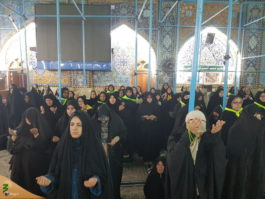 ندای لبیک یا حسین (ع) طنین انداز خیمه گاه حسینی شد

زائران ایرانی حاضر درکربلای معلی با حضور در خیمه‌گاه حسینی و برپایی دعای ملکوتی و  باشکوه کمیل ندای لبیک یا حسین(ع) سر دادند. 2
